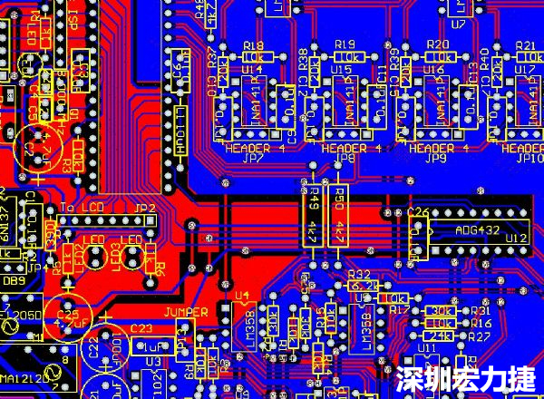 一般產(chǎn)品的PCB設(shè)計(jì)，多數(shù)先決定元件布局，再進(jìn)行線路連接，于元件位置就先改善干擾問題，再從線路細(xì)節(jié)著手改善產(chǎn)品。