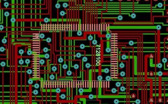 圖1：兩種PCB模型的部分電路。頂圖：傳統(tǒng)設(shè)計(jì)版本。